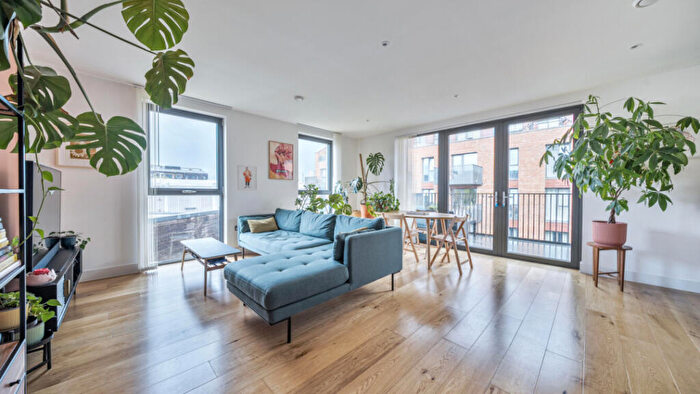 3 Bedroom Flat For Sale In Navigators Walk, London, E3