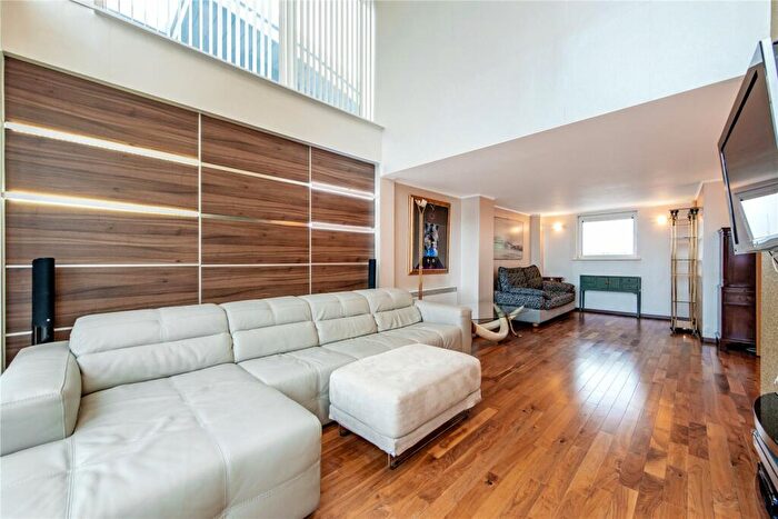 3 Bedroom Flat To Rent In Greenfell Mansions, Glaisher Street, SE8