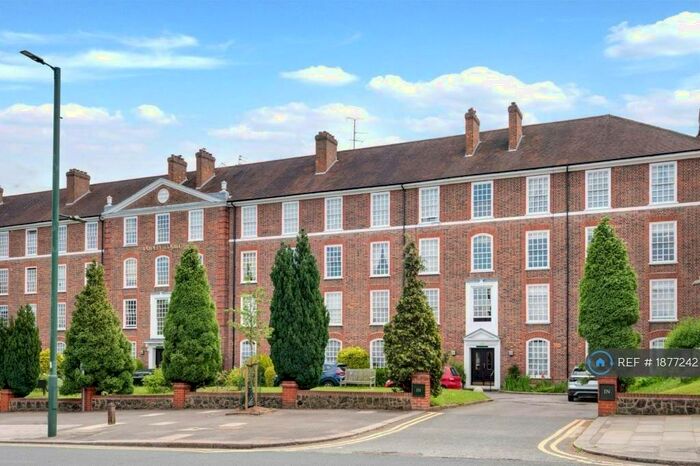 3 Bedroom Flat To Rent In Dudley Court, London, NW11