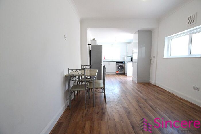 2 Bedroom Flat To Rent In West End Avenue, Leyton, E10