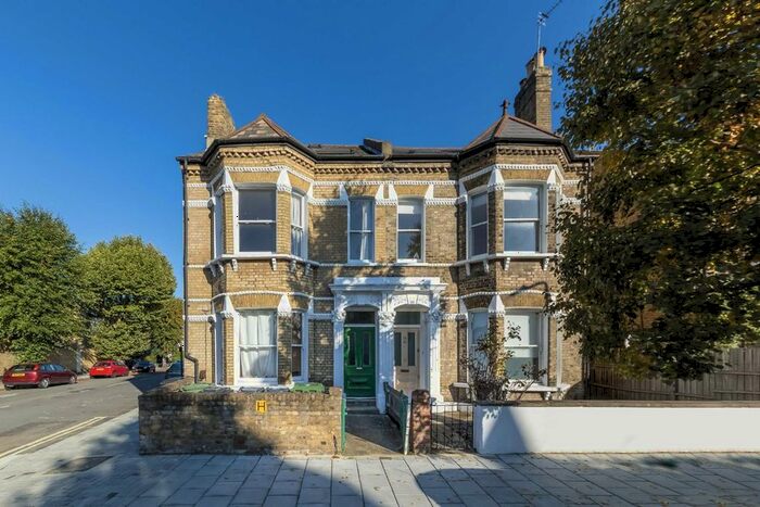 2 Bedroom Flat To Rent In Elms Crescent, London, SW4