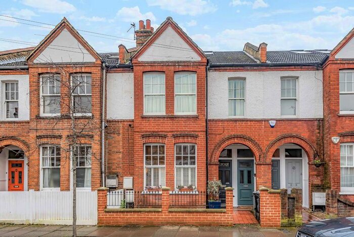 2 Bedroom Flat To Rent In Quinton Street, London SW18