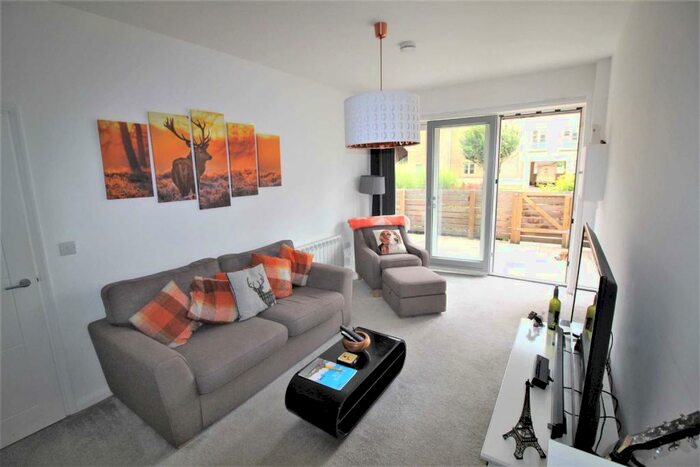 2 Bedroom Flat To Rent In Cedar Court, Malmesbury, SN16