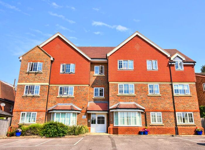 1 Bedroom Flat To Rent In Oxford Road, Redhill, RH1