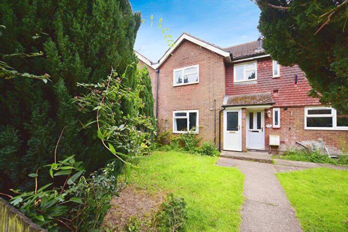 2 Bedroom Flat For Sale In Foord Road, Lenham, Maidstone, Kent, ME17