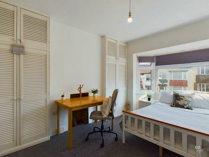 4 Bedroom Semi-Detached House To Rent In Crayford Road, Brighton, BN2