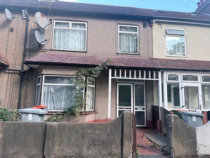 3 Bedroom Terraced House For Sale In Burges Road, London, E6