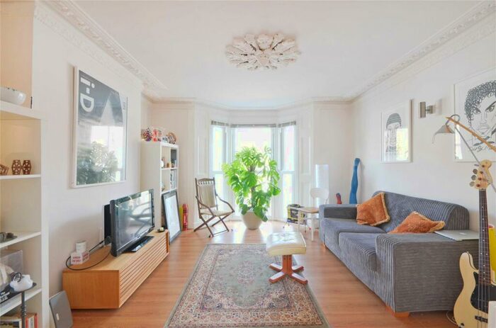 2 Bedroom Flat To Rent In Powerscroft Road, Hackney, E5