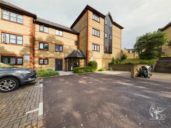 1 Bedroom Flat To Rent In College Close, Grays, RM17