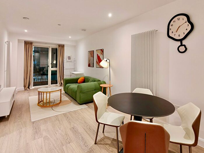 1 Bedroom Flat To Rent In Western Gateway, London, E16