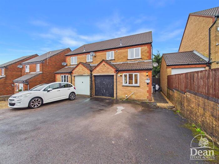3 Bedroom Semi Detached House For Sale In Woodlands Reach, Cinderford, GL14