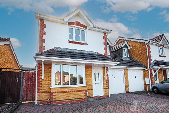 3 Bedroom Link Detached House For Sale In Curie Close, Rugby, CV21