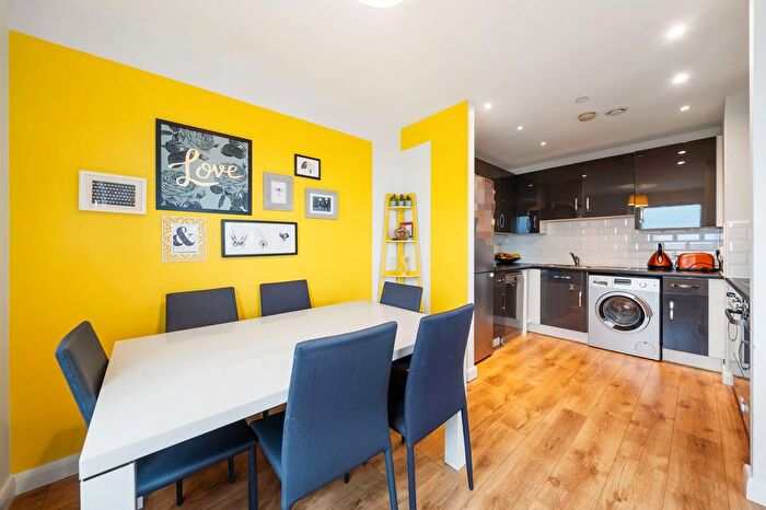 2 Bedroom Flat To Rent In Cannon Road, London, N17