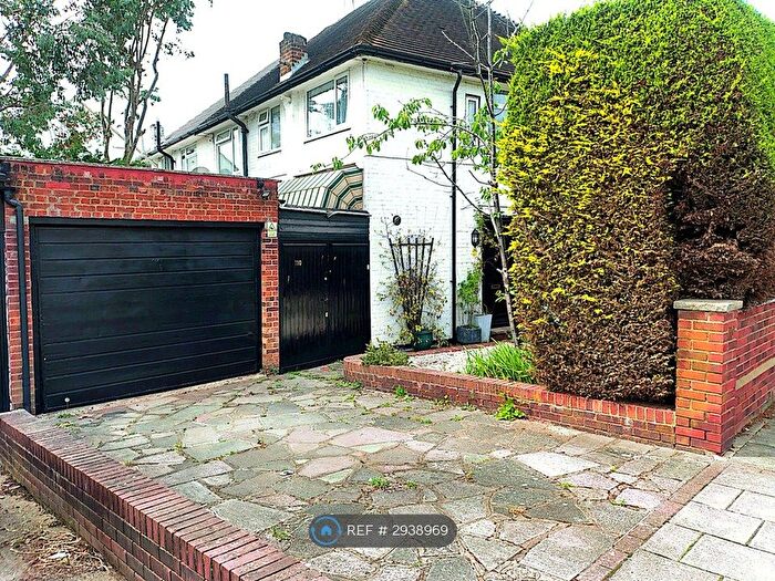 2 Bedroom End Terrace House To Rent In The Fairway, London, NW7