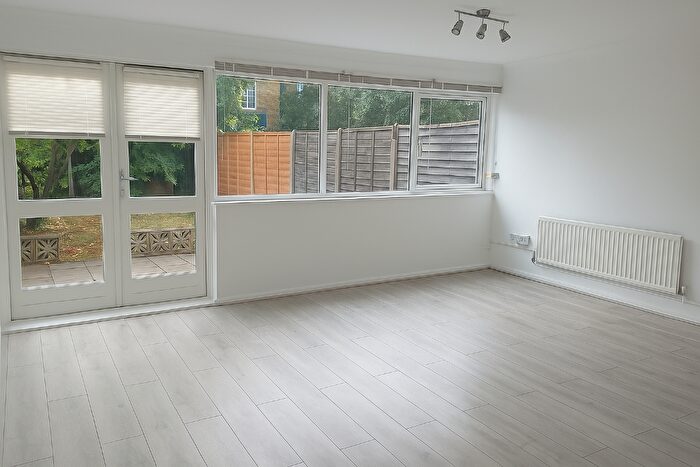 3 Bedroom Maisonette To Rent In Tredegar Road, London, E3