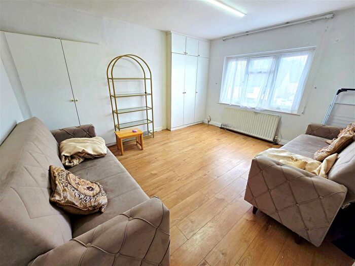 2 Bedroom Flat To Rent In Carlton Avenue, Harrow, HA3