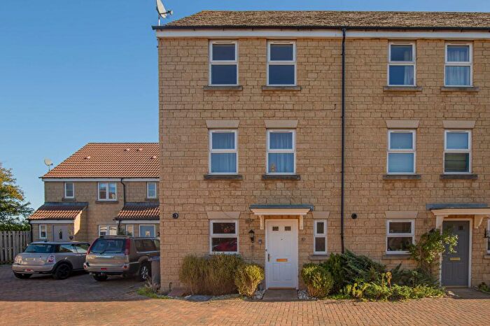3 Bedroom Town House To Rent In Avenue De Gien, Malmesbury, SN16