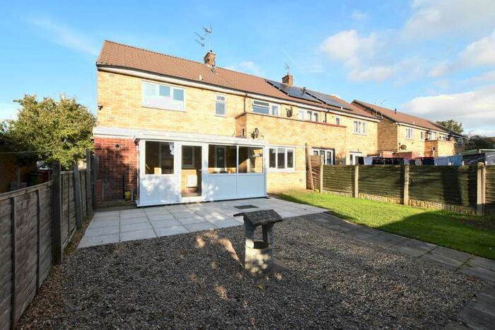 2 Bedroom Flat To Rent In Enderby Road, Scunthorpe, Lincolnshire, DN17