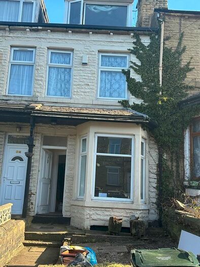 3 Bedroom Terraced House To Rent In Sydenham Place, Bradford, West Yorkshire, BD3