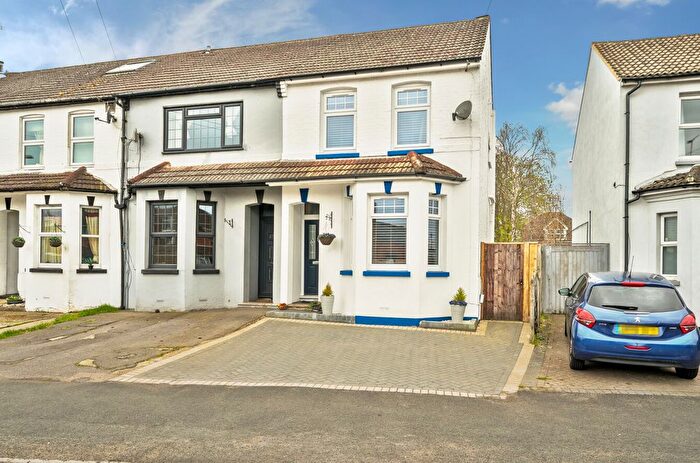 3 Bedroom End Terrace House For Sale In North Lane, Aldershot, Hampshire, GU12