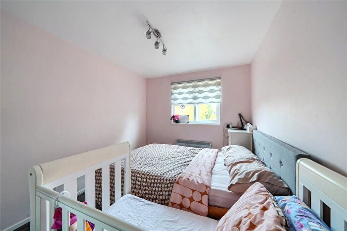 1 Bedroom Flat For Sale In Abbotswood Way, Hayes, UB3