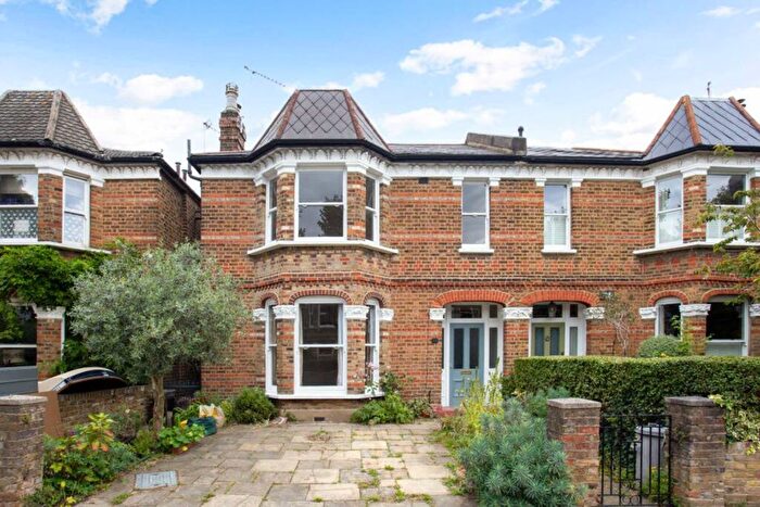 4 Bedroom Flat To Rent In Rylett Road, Shepherds Bush, W12