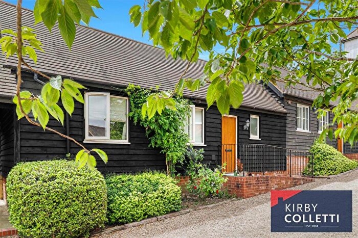 2 Bedroom Barn Conversion For Sale In Mangrove Lane, Hertford, SG13