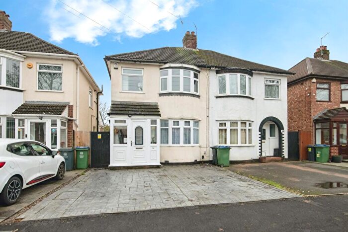 3 Bedroom Semi-Detached House For Sale In Davis Avenue, Tipton, DY4