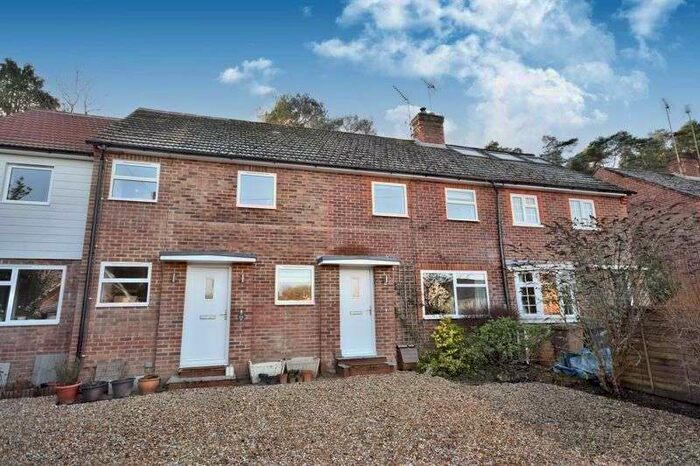 2 Bedroom Property To Rent In Burnt Hill Road, Farnham, GU10