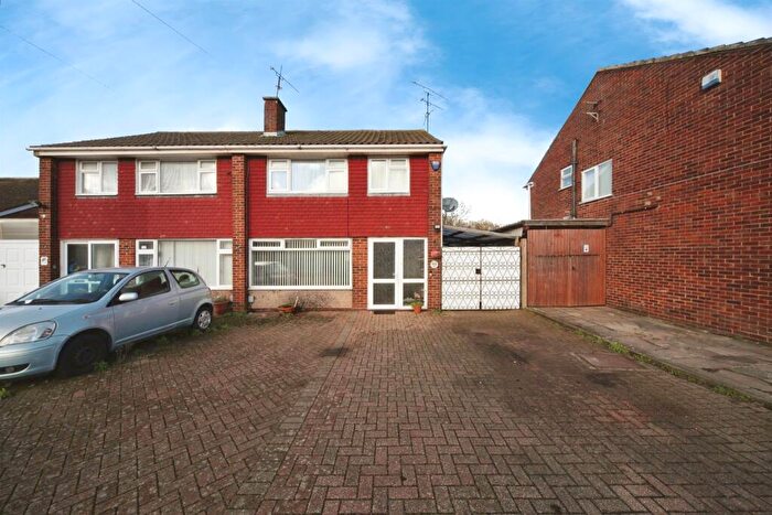 3 Bedroom Semi-Detached House For Sale In Nappsbury Road, Luton, LU4