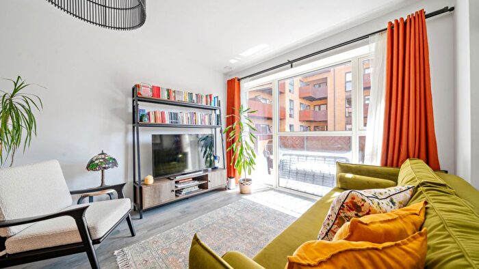 1 Bedroom Flat For Sale In Hampden Apartments, East Acton Lane, London, W3