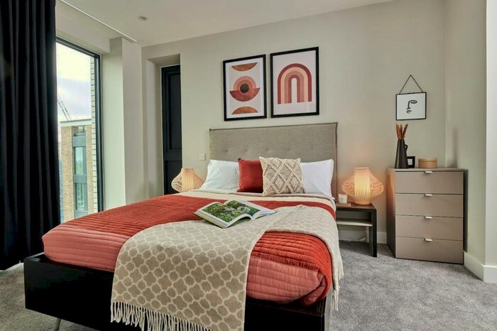 2 Bedroom Flat To Rent In Thomas Layton Way, Brentford, TW8