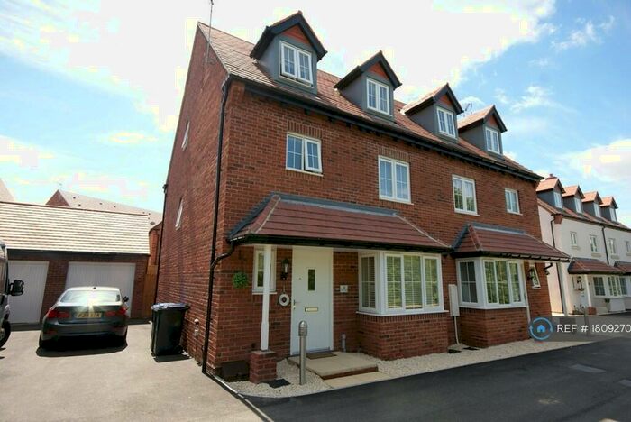 4 Bedroom Semi-Detached House To Rent In Deers Leap, Bishopton, Stratford-Upon-Avon, CV37
