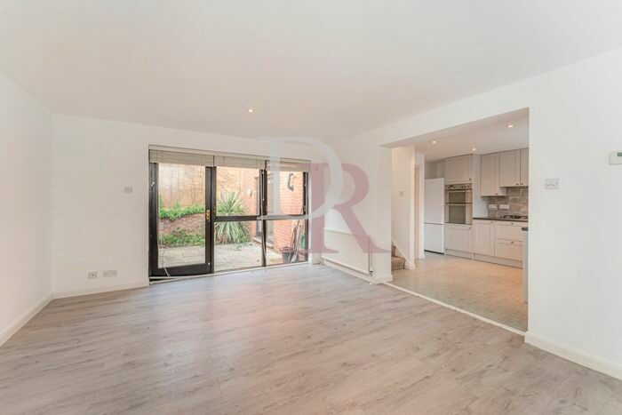 2 Bedroom Town House To Rent In Elystan Walk, London, N1