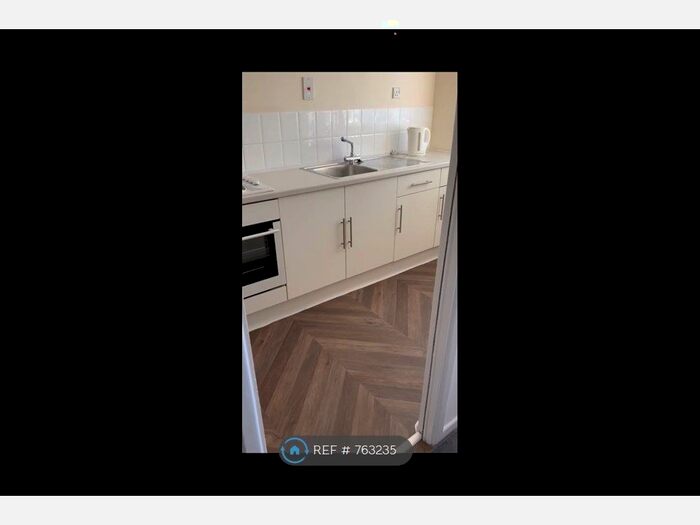 2 Bedroom Flat To Rent In Greenways, Sawtry, Huntingdon, PE28