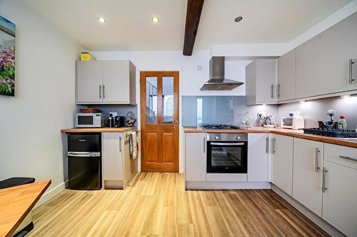 4 Bedroom Semi Detached House For Sale In High Street, Watlington, OX49