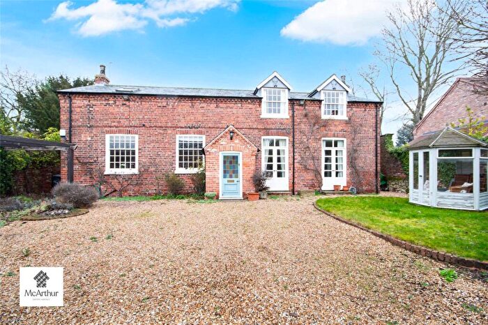 4 Bedroom Detached House For Sale In Sunderland Street, Tickhill, Doncaster, South Yorkshire, DN11