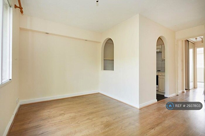 1 Bedroom Flat To Rent In Faulkner Close, Dagenham, RM8