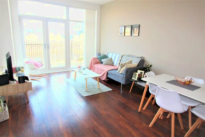 2 Bedroom Flat To Rent In Ordsall Lane, Salford, M5
