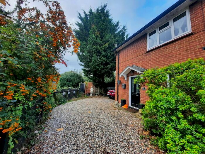3 Bedroom Semi-Detached House For Sale In Festival Gardens, Tolleshunt D'arcy, Maldon, CM9