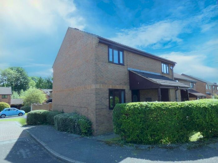 2 Bedroom Semi-Detached House To Rent In Brookfield View, Cleckheaton, BD19