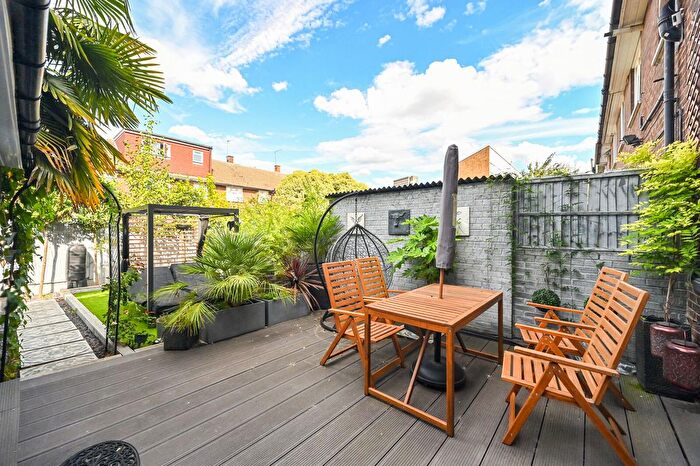 3 Bedroom Terraced House To Rent In Hickin Street, Canary Wharf, London, E14
