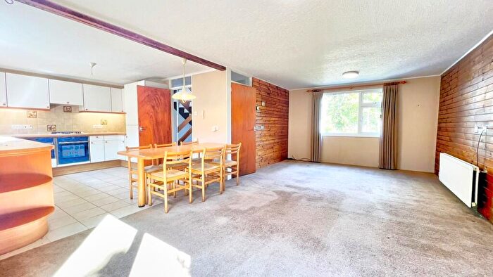 4 Bedroom Detached House For Sale In Noreuil Road, Petersfield, Hampshire, GU32