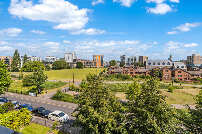 2 Bedroom Apartment To Rent In Lindfield Street, London, E14