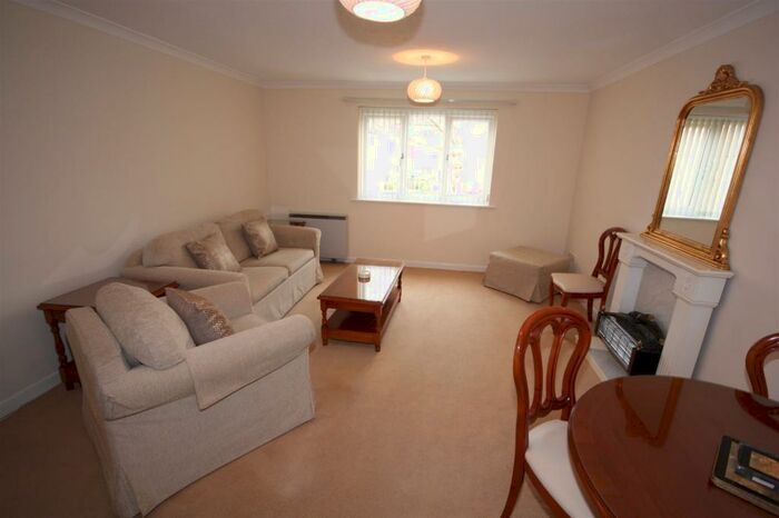 1 Bedroom Flat To Rent In Weymouth Court, Bath, BA1