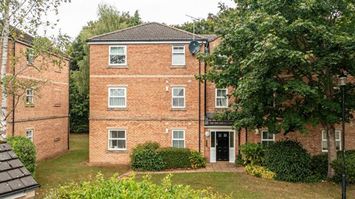 2 Bedroom Apartment For Sale In Lawson Wood Drive, Meanwood, Leeds, LS6