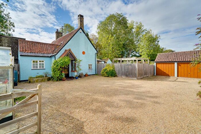 3 Bedroom Detached House For Sale In Detached Character Home With Versatile Accomodation, SG8