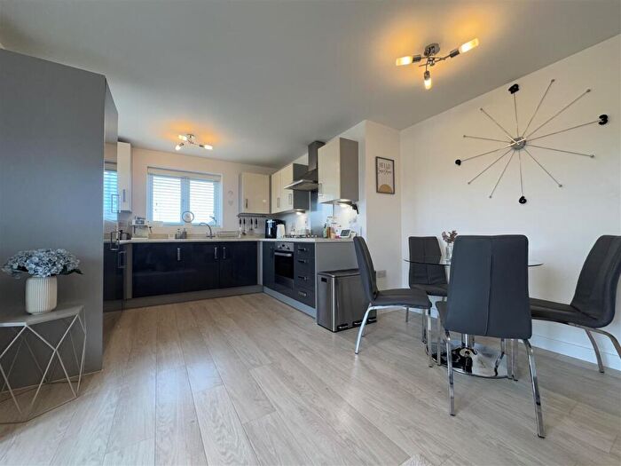 2 Bedroom Flat For Sale In Clenshaw Path, Basildon, SS14