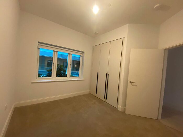 1 Bedroom Flat To Rent In Memorial Avenue, Slough, SL1
