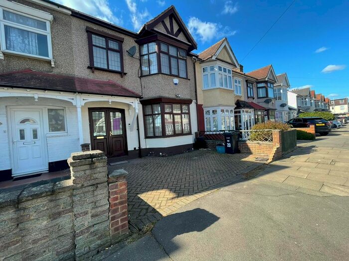 4 Bedroom Detached House To Rent In Talbot Gradens, Ilford, IG3